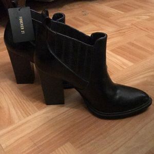 Forever 21 Black Booties Size 9